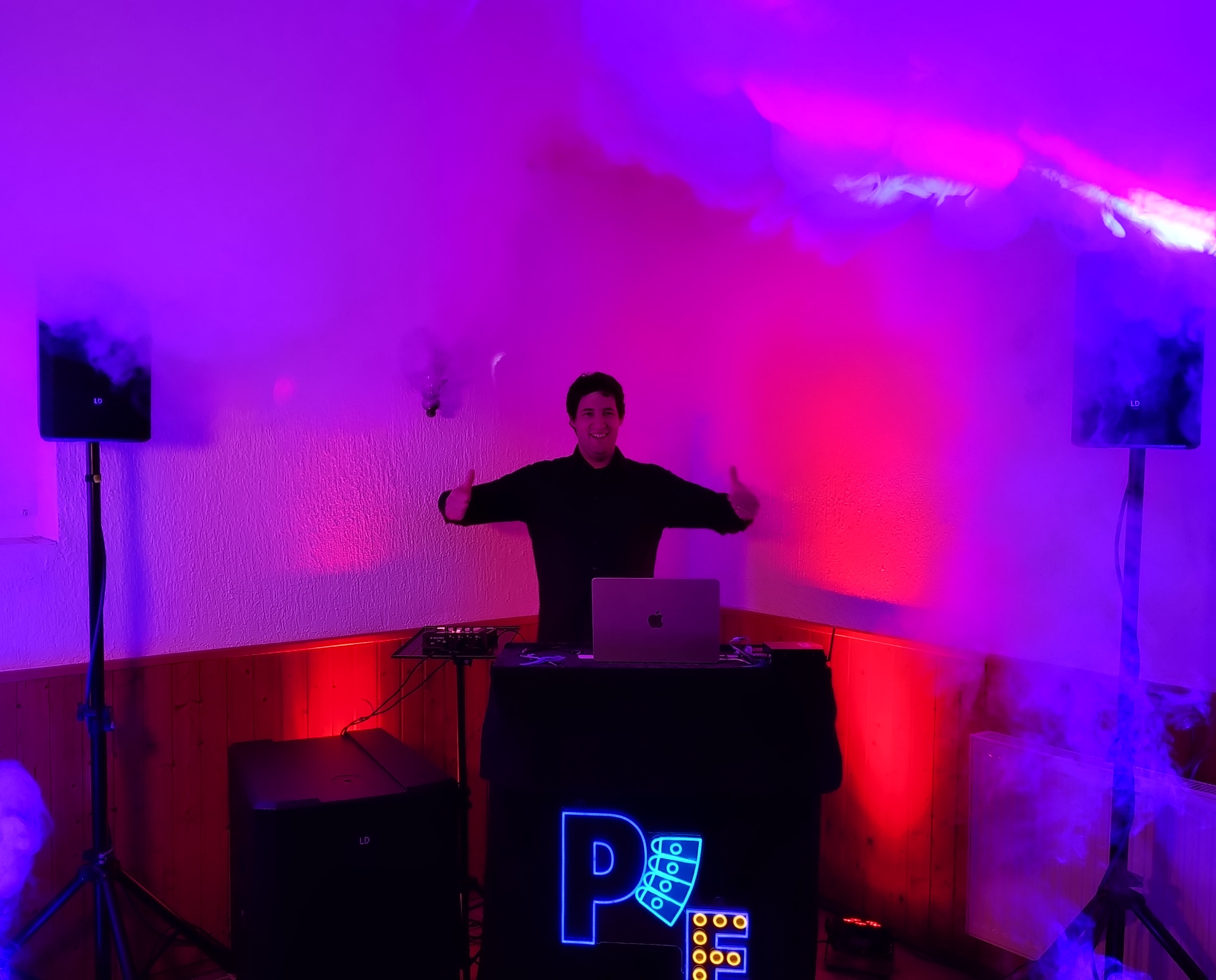 DJ-Paket 2 – Musik & erweiterte Lichtshow